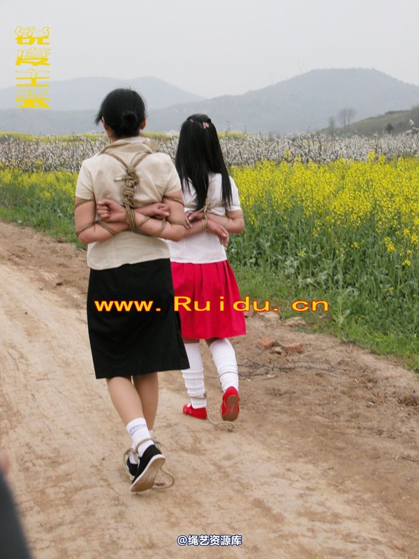 锐度主张 - 婷婷和寒冰走在乡间小路上 第 41 张图片
