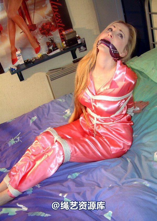 bondagebob - Chanta Rose Bound in her silk Jammies 2 第 5 张图片