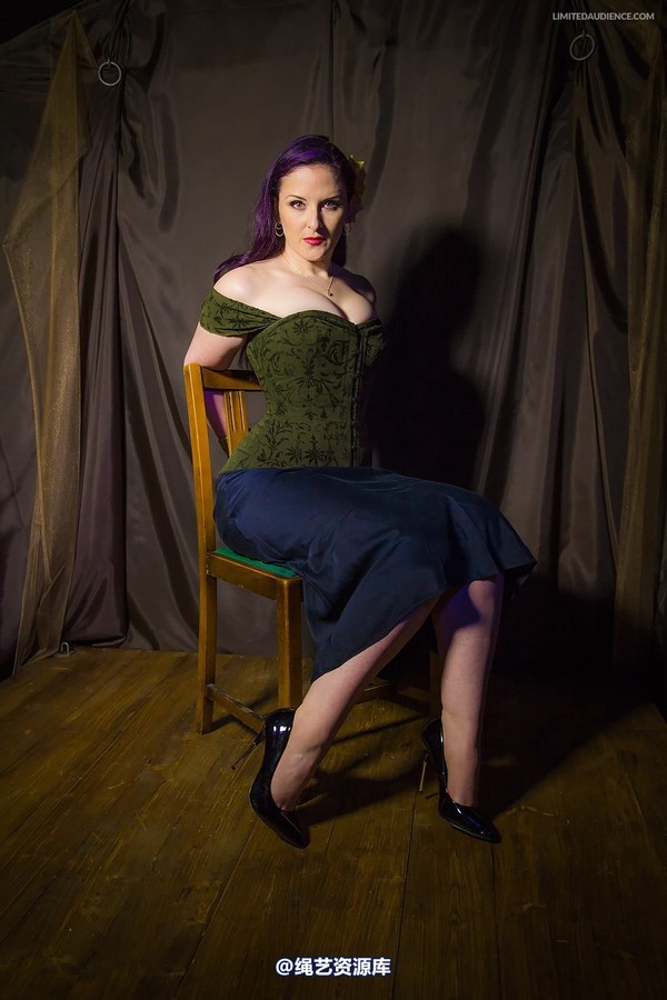 limitedaudience - 2014 caroline pierce captured damsel 2 第 1 张图片