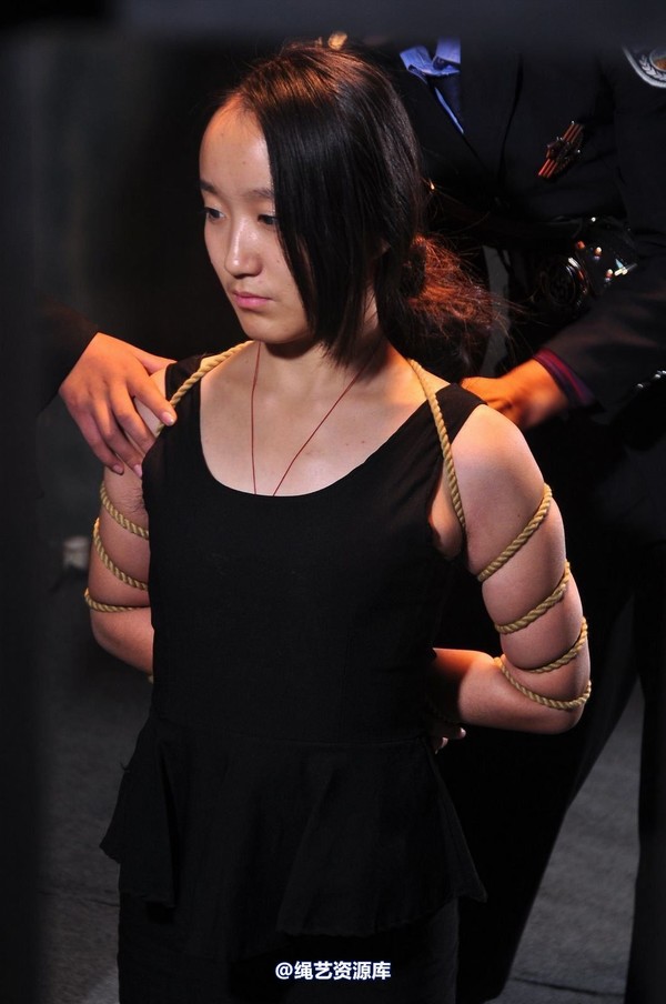 mj影视 - “罪有应得”6―验身捆绑 第 17 张图片
