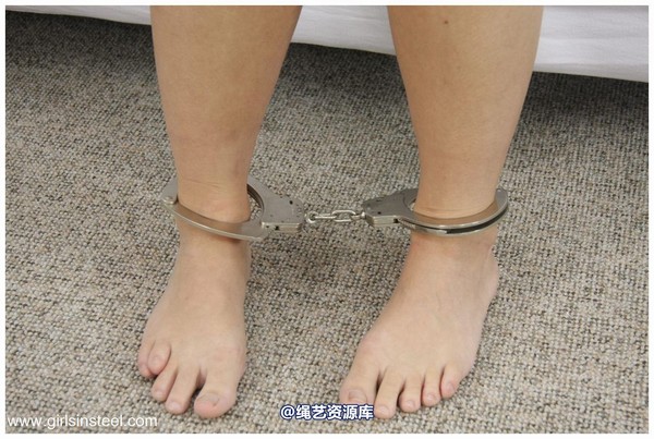 girlsinsteel - Gina in chains and handcuffs 第 21 张图片