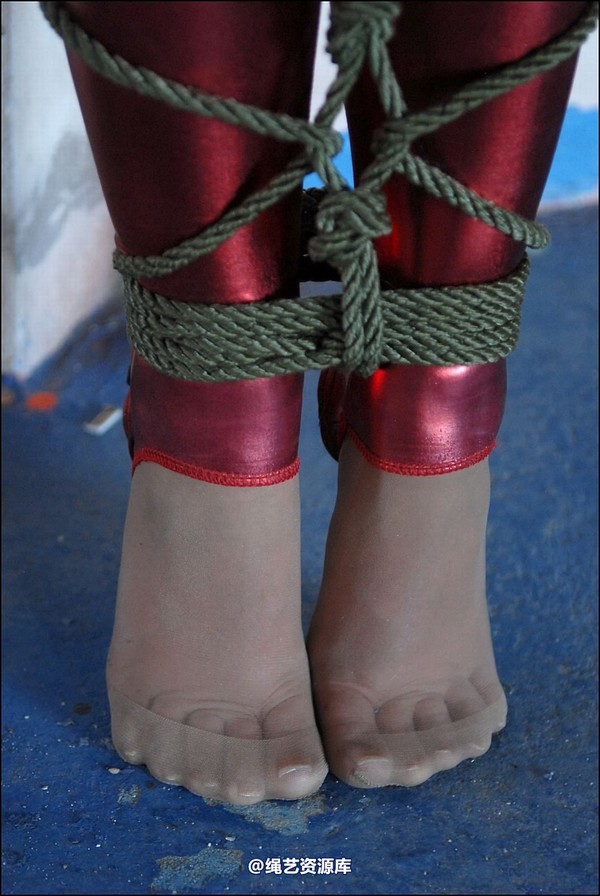 simplytied - Shiny Red on Spain 2 第 25 张图片