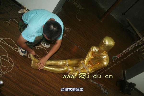 锐度主张 - 20070928第35期 影片胶衣紧缚悬吊图片 第 43 张图片