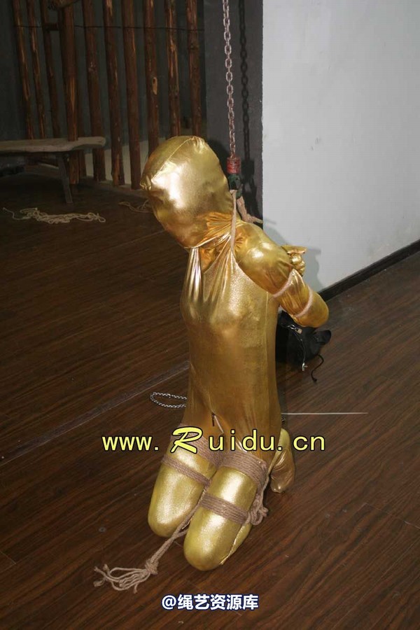锐度主张 - 20070921第34期 影片胶衣紧缚悬吊图片 第 61 张图片
