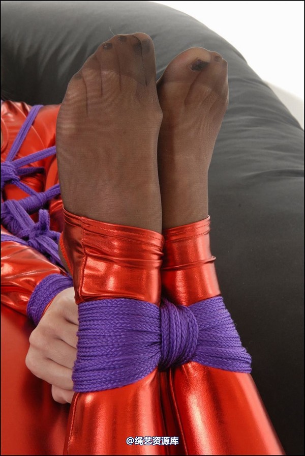 simplytied - Carla in Red catsuit 第 35 张图片