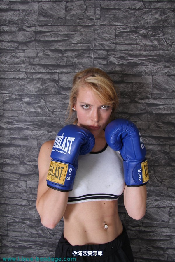 girlsinsteel - Cuffed in boxing gloves 第 10 张图片