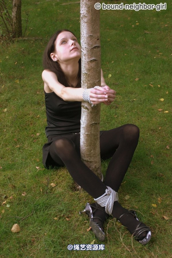 bound-neighbor-girl - Tanja - Tied up in the forest 1 第 29 张图片