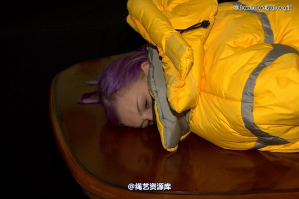 bound-neighbor-girl - Zora in winter jacket tied 2 第 25 张图片