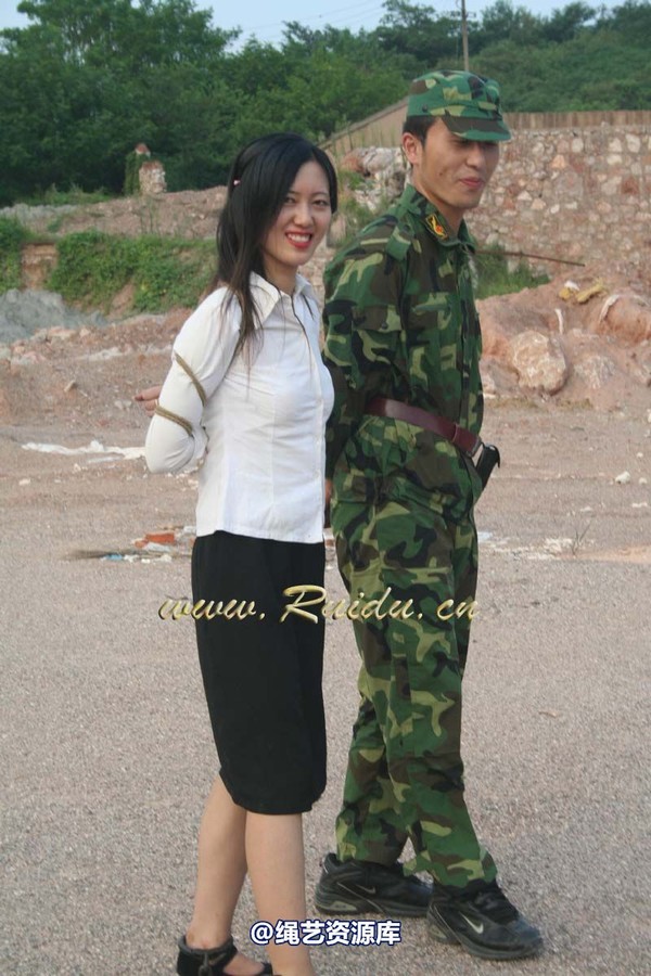 锐度主张 - 20071125第44期 宝宝室外捆绑图，有押解 第 90 张图片