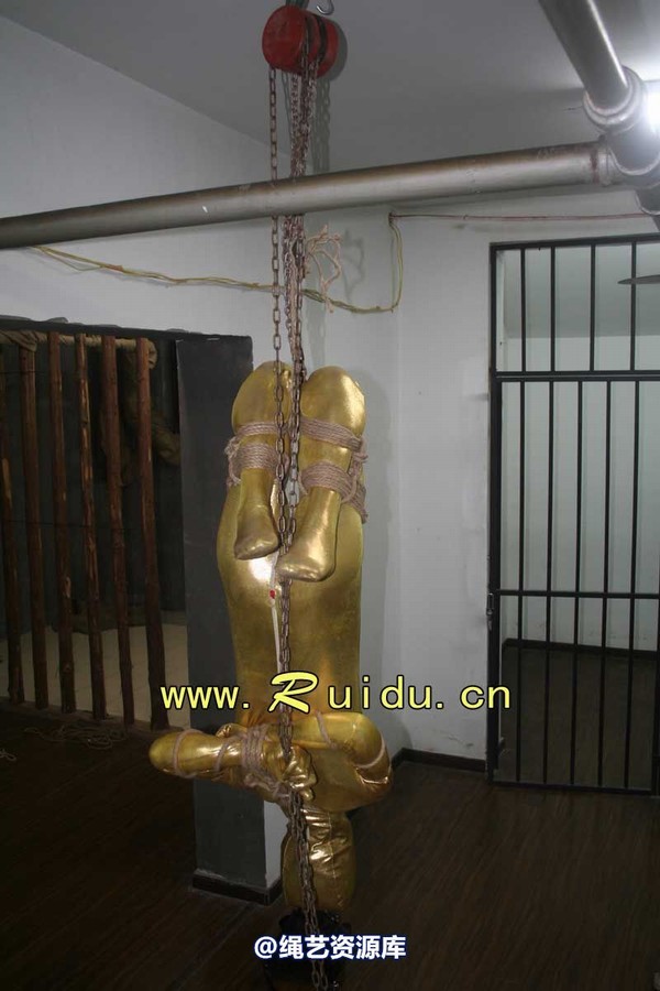 锐度主张 - 20070921第34期 影片胶衣紧缚悬吊图片 第 183 张图片