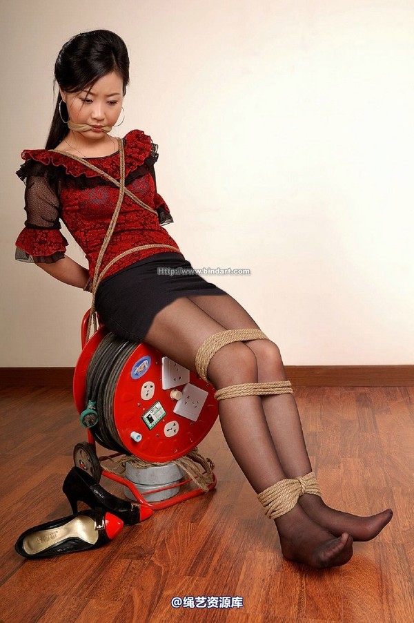 丽柜美束 - 2007-11-06 小璐璐 第 24 张图片