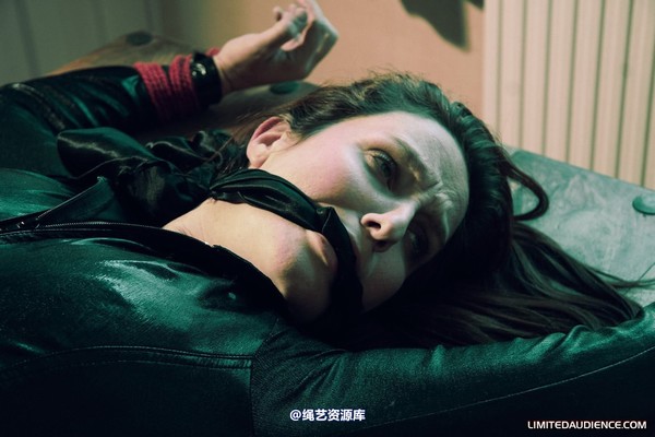 limitedaudience - 2010 sammie b devour 第 23 张图片