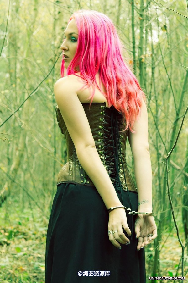 limitedaudience - 2012 elyssia cuffed in the woods 第 25 张图片