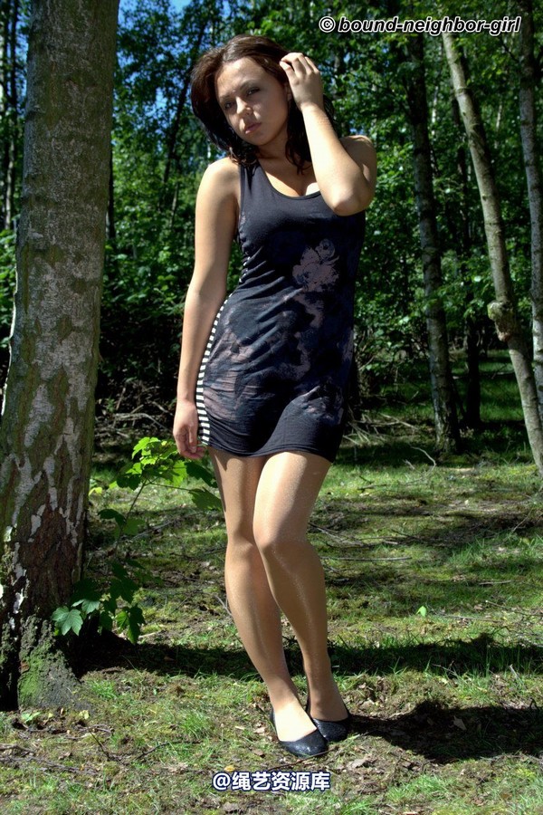 bound-neighbor-girl - Guest Helena - Alone in the forest 第 4 张图片