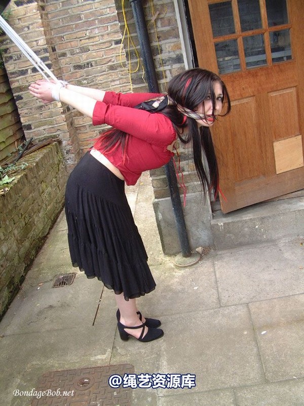 bondagebob - Lydia Tied Outdoors 第 70 张图片