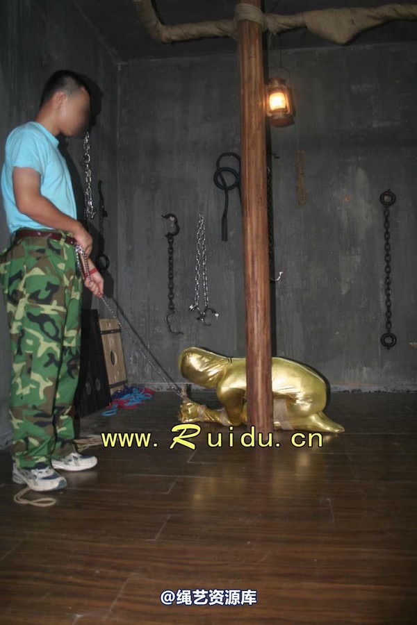 锐度主张 - 20070928第35期 影片胶衣紧缚悬吊图片 第 3 张图片
