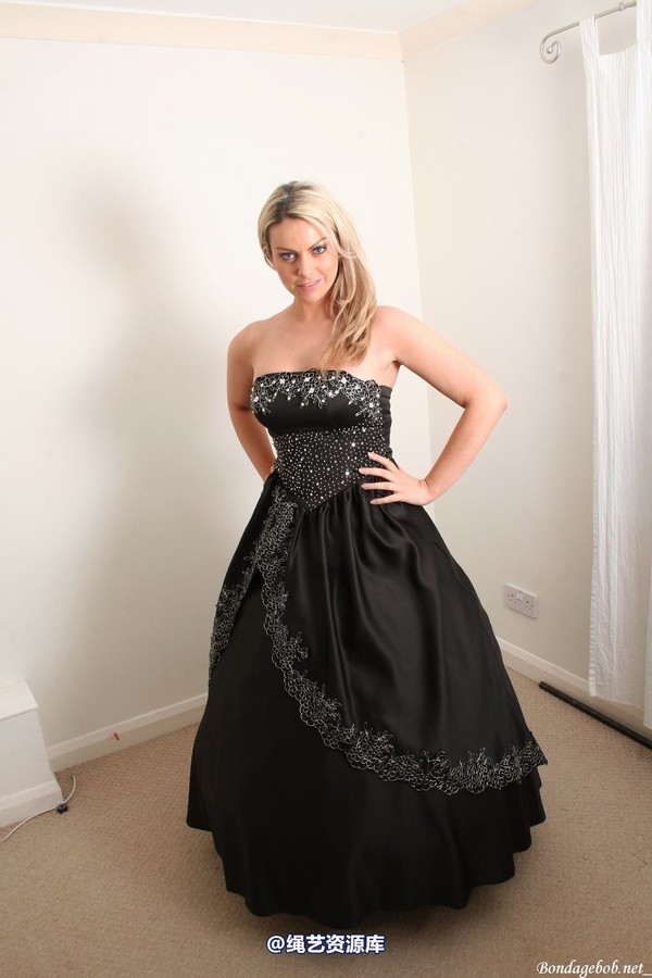 bondagebob - Izzy Ball Gown 第 2 张图片