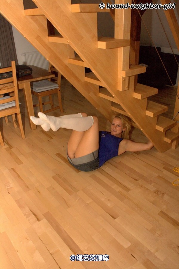 bound-neighbor-girl - Julia in the holiday house 2 第 32 张图片