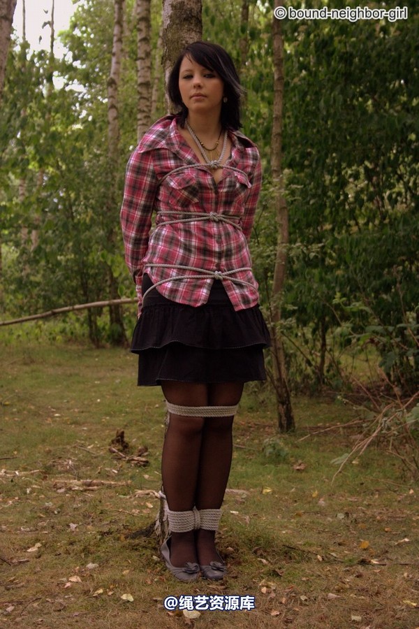 bound-neighbor-girl - Nadine - Adventure in the woods part 1 第 30 张图片