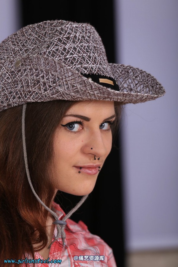 girlsinsteel - Cowgirl Lisa hogcuffed 第 10 张图片