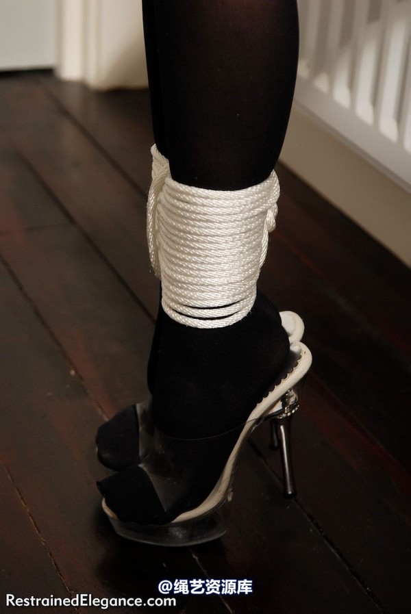 restrainedelegance - Those Heels Won't Stay On Long! 第 28 张图片