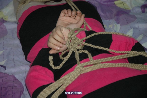 唯美之家 - 2010-12-29雪儿挣扎逃脱。 第 29 张图片