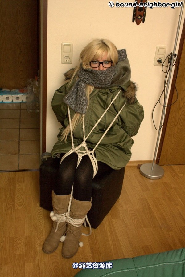 bound-neighbor-girl - Marenka - In winter jacket tied 1 第 35 张图片