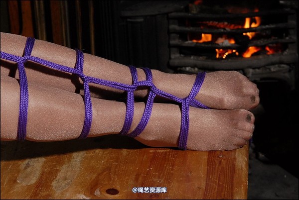 simplytied - Carla with very blue hair 第 25 张图片