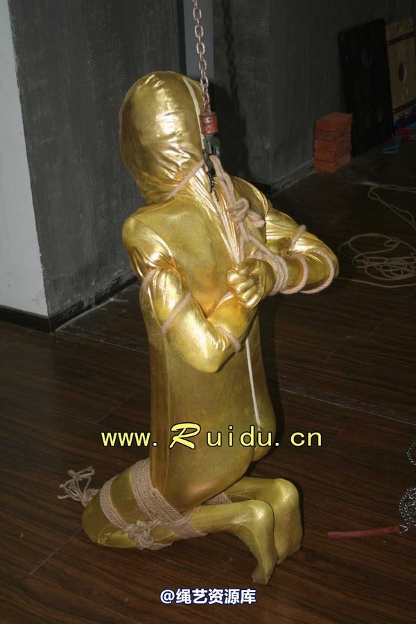 锐度主张 - 20070921第34期 影片胶衣紧缚悬吊图片 第 72 张图片