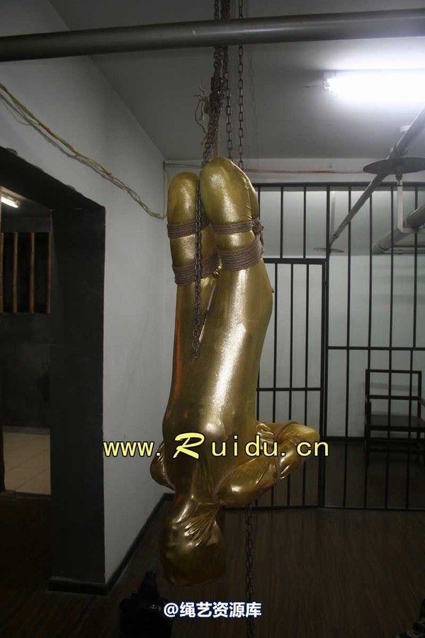 锐度主张 - 20070921第34期 影片胶衣紧缚悬吊图片 第 131 张图片