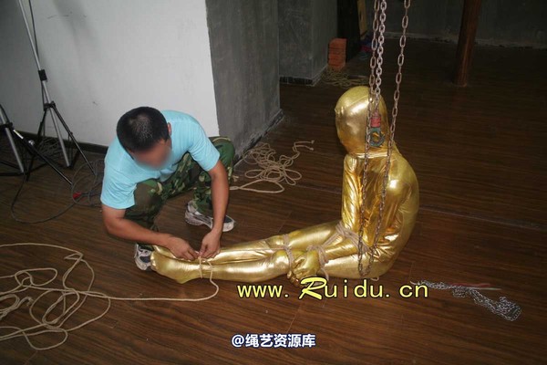 锐度主张 - 20070928第35期 影片胶衣紧缚悬吊图片 第 36 张图片