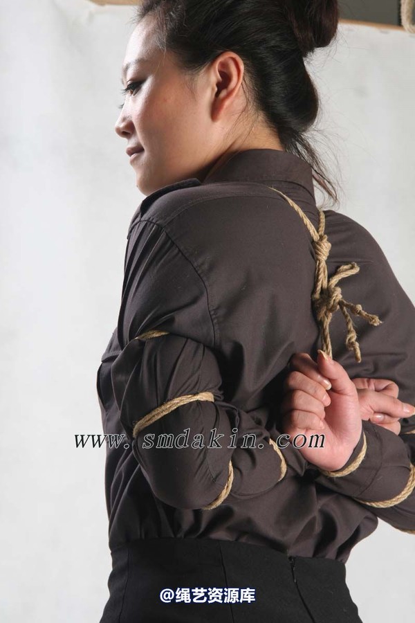 锐度主张 - 衬衣短裙五花捆绑丝巾蒙嘴（2010.11.26） 第 15 张图片