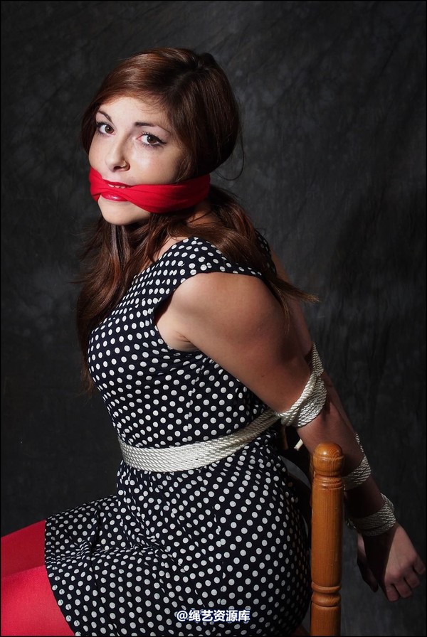 simplytied - She wanted to wear red tights 第 16 张图片