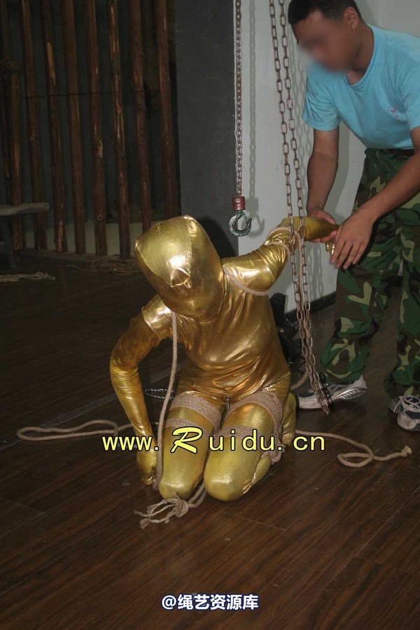 锐度主张 - 20070928第35期 影片胶衣紧缚悬吊图片 第 166 张图片