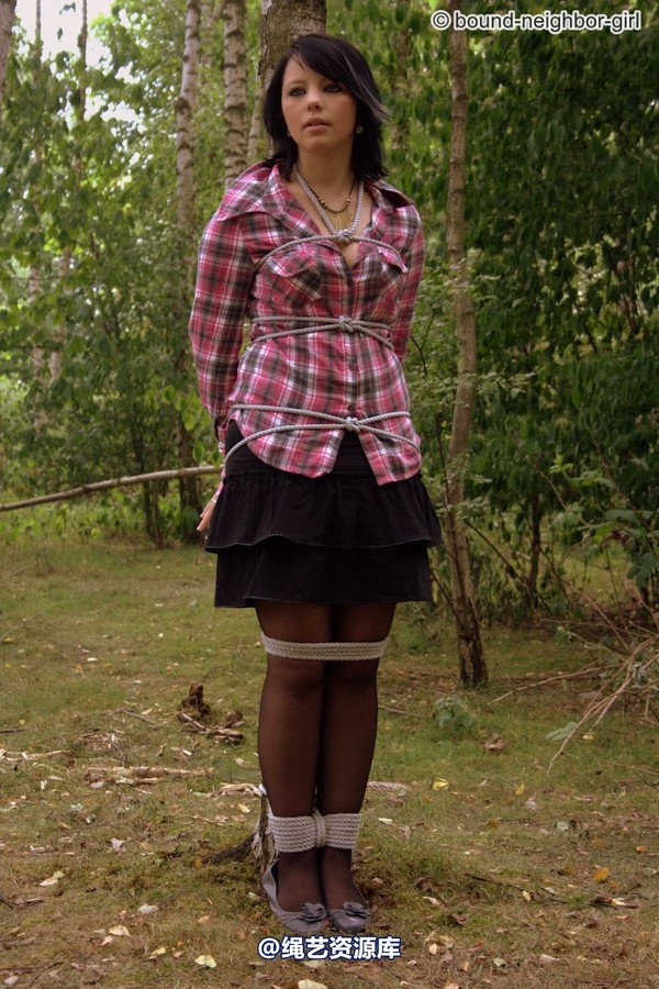 bound-neighbor-girl - Nadine - Adventure in the woods part 1 第 29 张图片