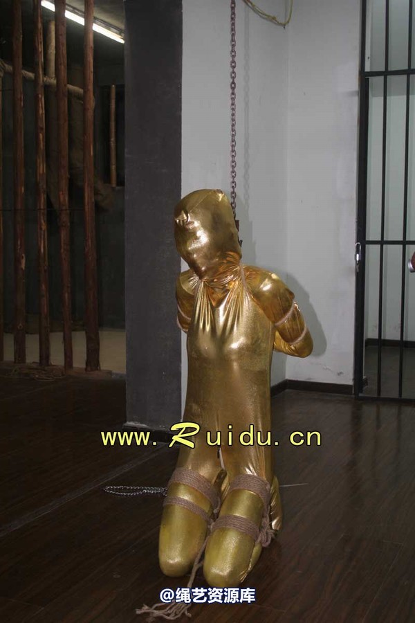 锐度主张 - 20070921第34期 影片胶衣紧缚悬吊图片 第 50 张图片