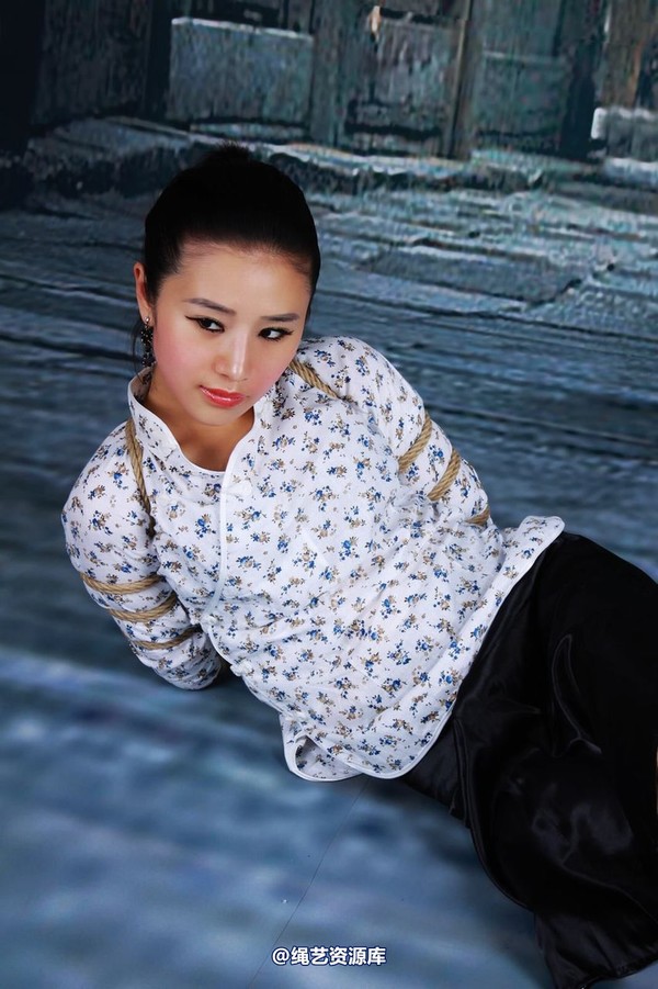 神艺缘 - 227-古朴老街上的少女 第 16 张图片