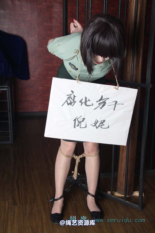 锐度主张 - 军服捆绑堵嘴挂牌模特：碧菡 第 67 张图片