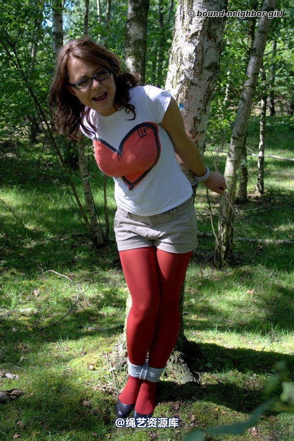 bound-neighbor-girl - Guest Helena - Tied up in the forest Part 1 第 7 张图片