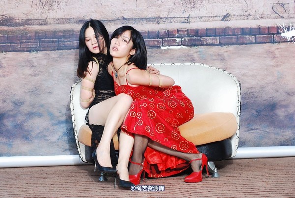 唯美之家 - 美女双缚 第 49 张图片