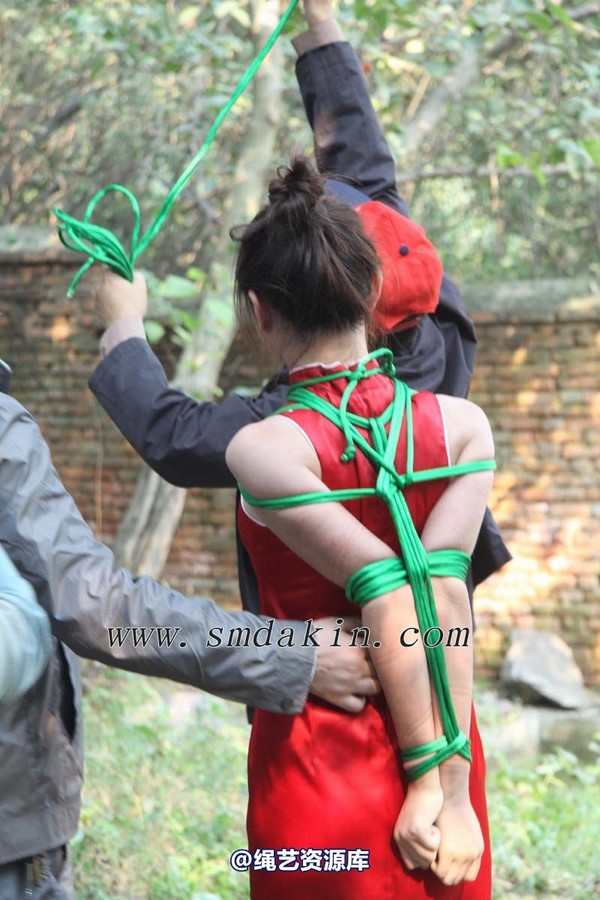 锐度主张 - 第六届锦绣江南-红旗袍欧式吊模特：嫒柔 第 16 张图片
