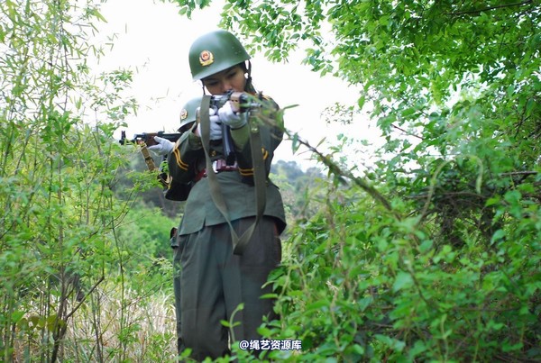 唯美之家 - 外拍军装三模特 第 204 张图片