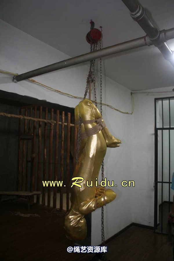 锐度主张 - 20070921第34期 影片胶衣紧缚悬吊图片 第 129 张图片