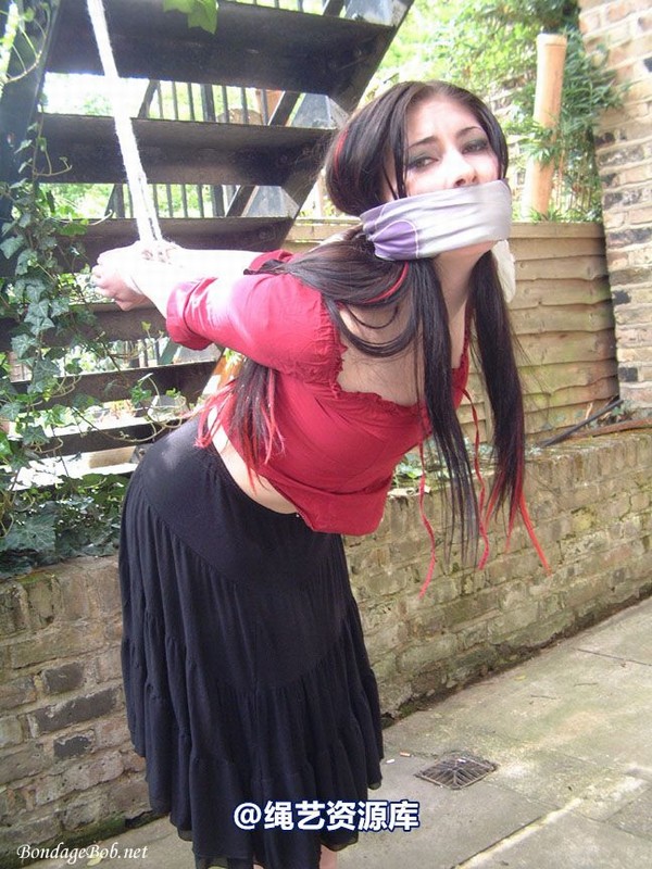 bondagebob - Lydia Tied Outdoors 第 79 张图片