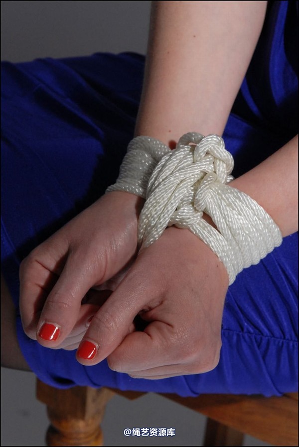 simplytied - Blue dress fashion shoot 第 26 张图片