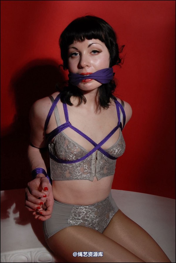 simplytied - On Red 第 25 张图片