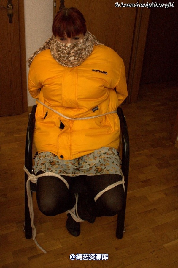 bound-neighbor-girl - Susan - Tied up in winter clothes 2 第 49 张图片