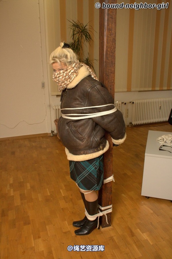 bound-neighbor-girl - Elena - Tied at office 第 34 张图片