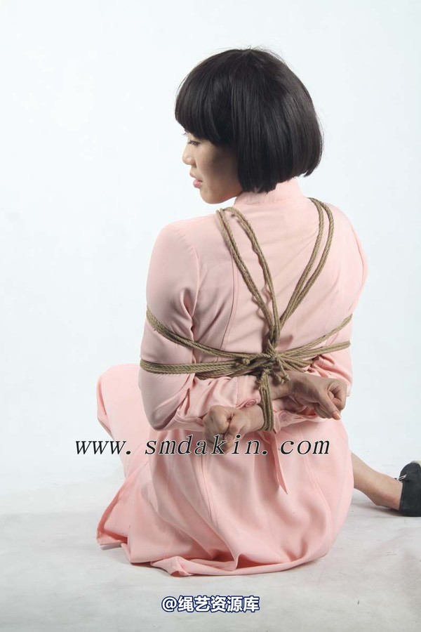 锐度主张 - 粉色护士服花样捆绑模特：碧菡 第 17 张图片