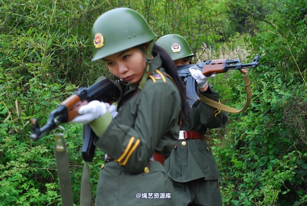 唯美之家 - 外拍军装三模特 第 231 张图片